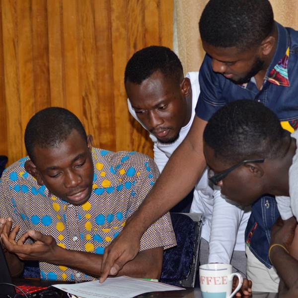 GRID3-GHA-GSS, group pointing at document